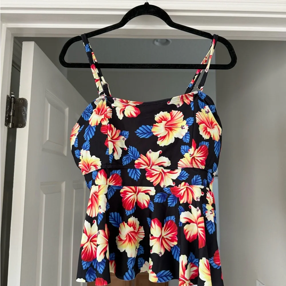 Hibiscus Tankini - Picture 1 of 1